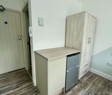 Modern Rooms with Private En-Suites – Just 5 Minutes from Watford G... - Photo 4