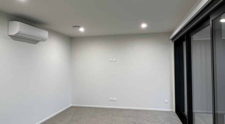 Modern Living: Brand New 2-Storey Apartment - Photo 4