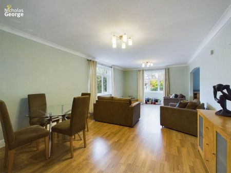 2 bedroom flat to rent - Photo 5