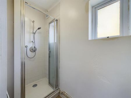 3 bedroom flat to rent - Photo 2