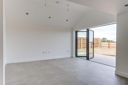 4 bedroom link detached house to rent - Photo 2