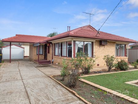 IDEAL 3 BEDROOM FAMILY HOME - Photo 4