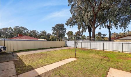 Stunning Family Home! - Photo 3