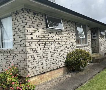 Large family home in Otara - Photo 5