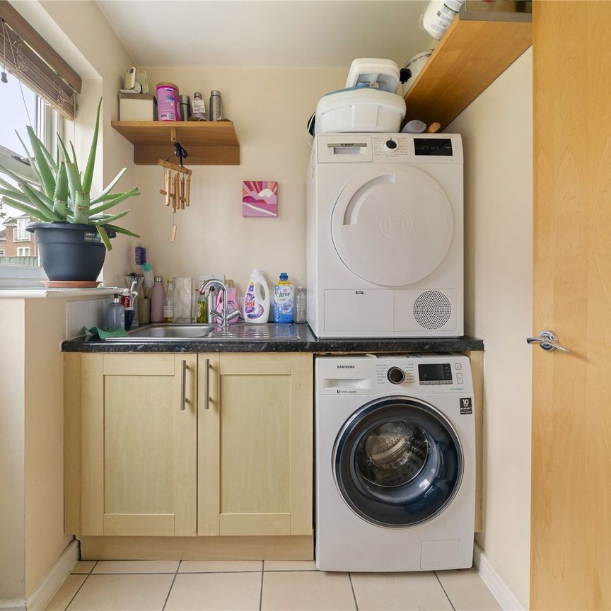 Pendenza, Stoke Road, KT11 - Photo 1