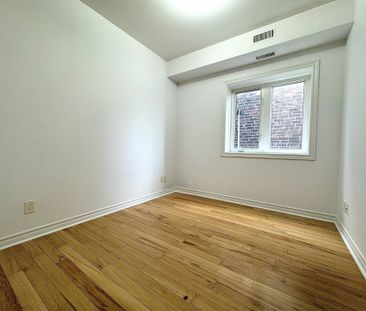 For Lease - 2417 Dundas Street Unit# 4, Toronto, Ontario - Photo 2