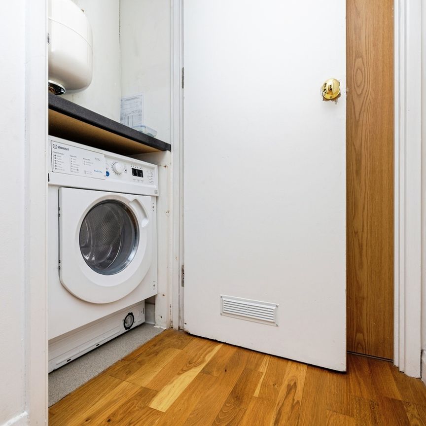 1 Bed Flat, Hogarth Road, SW5 - Photo 1