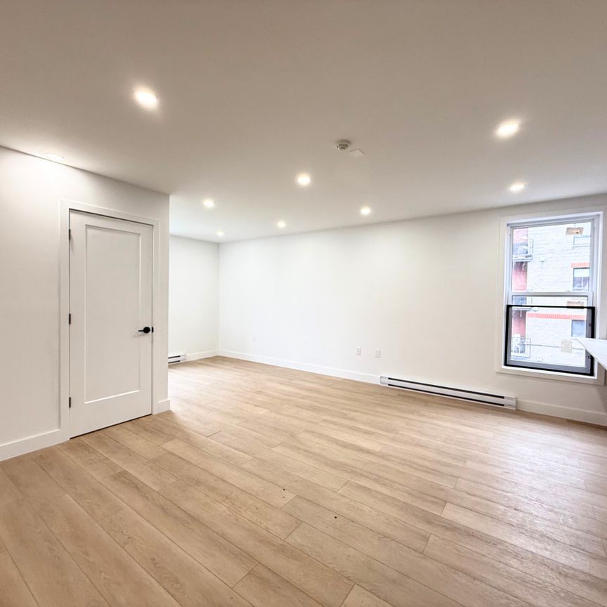 929 Rue de l'Église - Photo 1