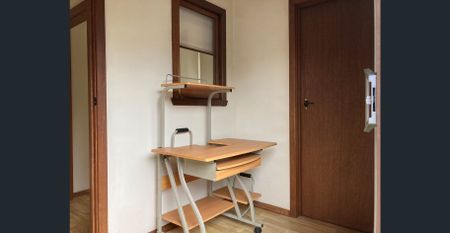 Neat 2 Bedroom house close to all amenities!!! - Photo 2