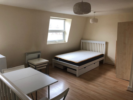 Studio to rent - Photo 1