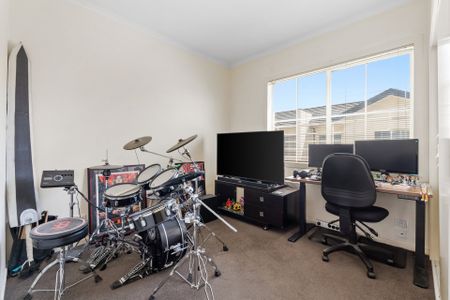 Inner-West Comfort Meets Everyday Convenience. 6-9 Month Lease Available - Photo 2