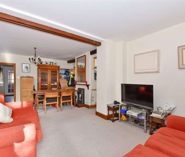 A spacious three bedroom end of terrace cottage, located in Cookham... - Photo 3