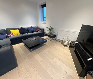 3 Bed Penthouse, Burnell Building, NW2 - Photo 2