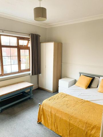 1 bedroom in a house share to rent - Photo 3