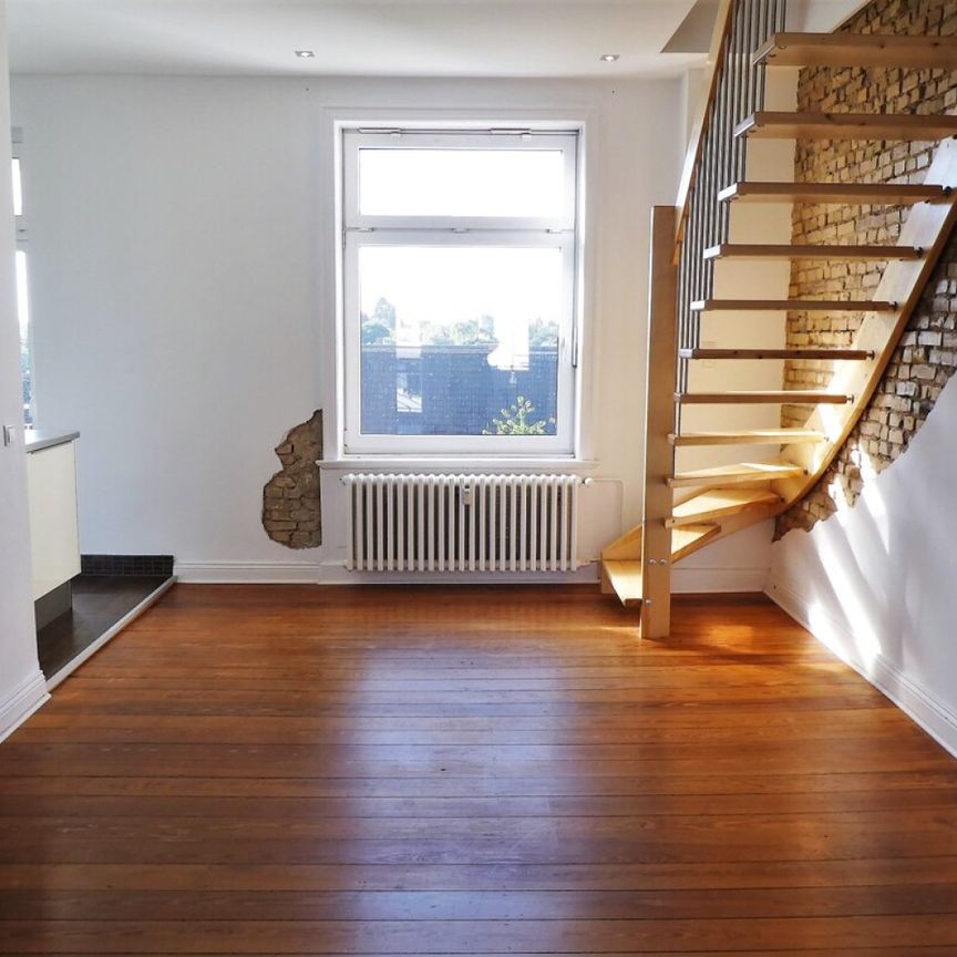 KIEL-BLÜCHERPLATZ: 4-Zimmer-Wohnung über 2 Ebenen (4. +5. OG) mit 2 Balkonen (ohne Fahrstuhl) - Foto 1