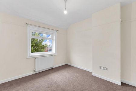 3 bedroom end of terrace house to rent - Photo 2