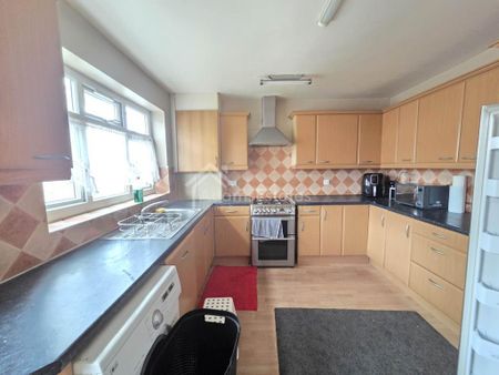 4 bedroom terraced house to rent - Photo 5