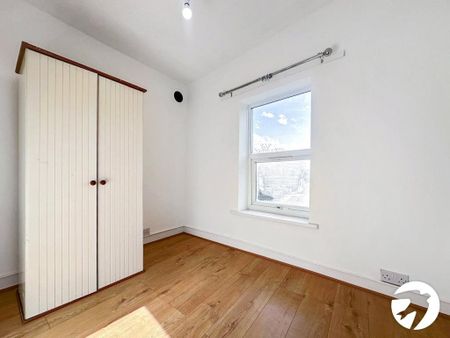 3 bedroom end of terrace house to rent - Photo 3