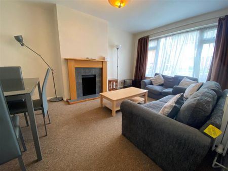 3 bedroom semi-detached house to rent - Photo 4