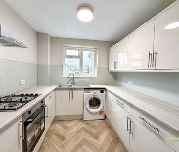 3 bedroom flat to rent - Photo 6