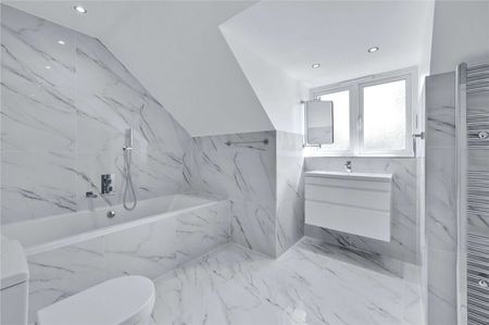 Four bedroom town house in gated development on a highly regarded Road in Ascot. - Photo 4