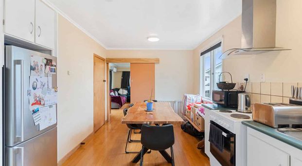 Beautiful 3 bedroom home - Photo 1