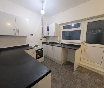 2 bedroom end of terrace house to rent - Photo 5