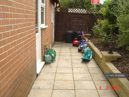 3 bedroom detached house to rent - Photo 3