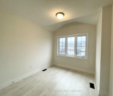 Townhouse For Lease | X8123358 - Photo 1