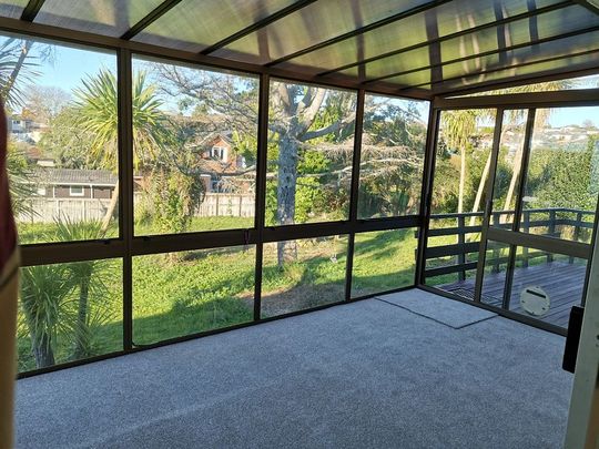 Spacious 2 Bedroom Home with Conservatory – Peacef - Photo 1