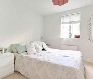 2 bedroom end of terrace house to rent - Photo 6