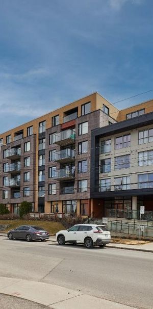 **Condo 4 1/2 à partir du 13 décembre 2025, Loyer : 1 990$/mois** - Photo 1