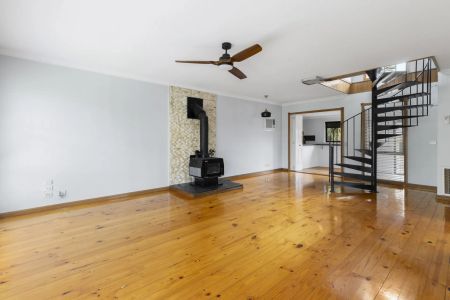 Stylish Family Home with Pool, Bar & Balcony in Prime Werribee Location! - Photo 4