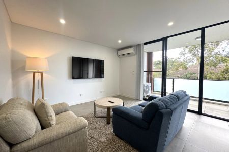 FULLY FURNISHED - Near-New 2 Bedroom Apartment with Rooftop Courtyard - Photo 5