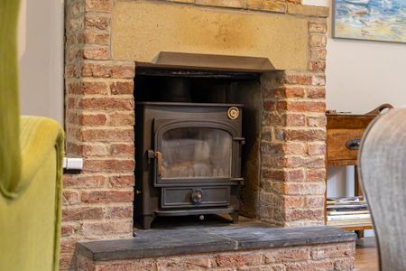 4 bedroom semi-detached house to rent - Photo 3