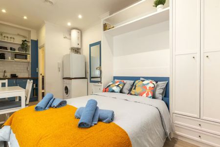 Plaça de Mossèn Clapés, Barcelona, Catalonia 08030 - Photo 4