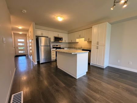 For Lease - 71 Wilkinson Avenue, Cambridge, Ontario - Photo 4