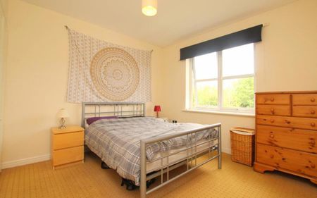 Modern two bedroom apartment within walking distance to Southmead Hospital, on good bus routes to Bristol town centre. - Photo 4