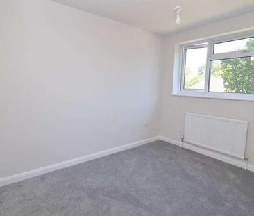 Old Farm Road East, Sidcup, DA15 - Photo 2