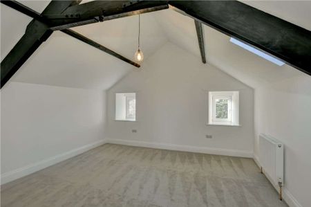 Newly refurbished three bedroom farmhouse - Photo 3