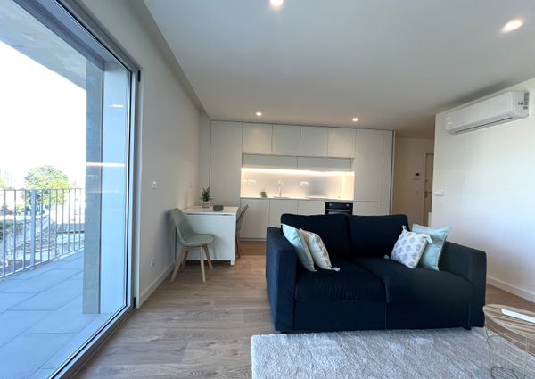 Apartamento T1 para Arrendamento com Varanda e Lugar de Estacionamento em Paranhos