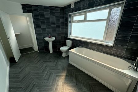 Chanterlands Avenue - Photo 4