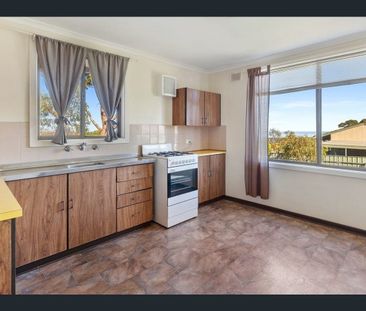 Coastal Living in a Quiet, Family-Friendly Street - Photo 6