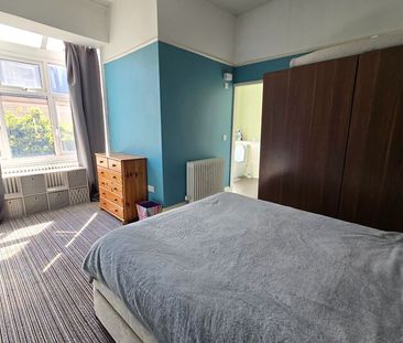 Room 1, Flat 10, 31-33 Blenheim Terrace, Queens Parade, Scarborough - Photo 3