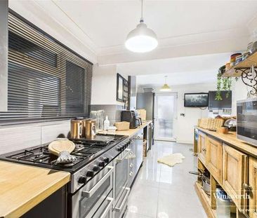 Fairford Road, Tilehurst, Reading, Berkshire, RG31 - Photo 1