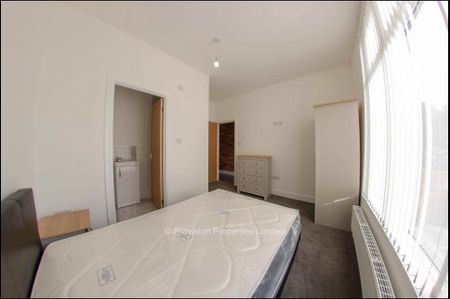 6 Bedroom Leeds Student Properties - Photo 4