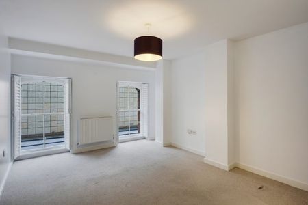 2 Bed Flat - Photo 5
