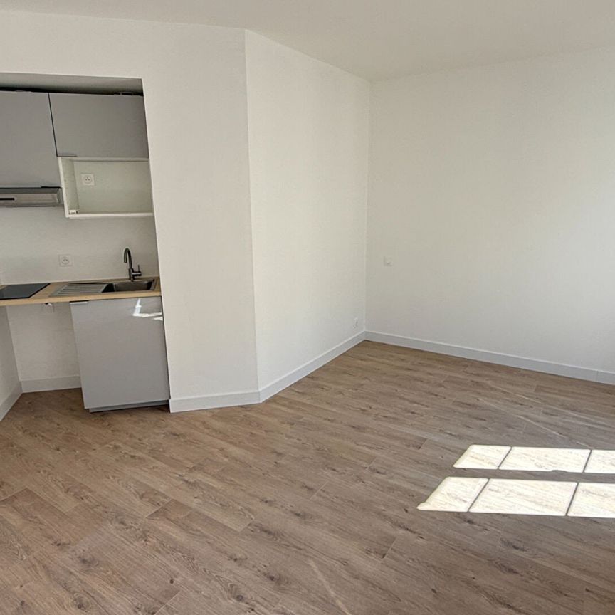 A LOUER - appartement F1 - Hyper Centre - dernier étage - refait à neuf - Photo 1