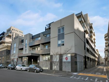 Perfect Port Melbourne Ground-Floor Living - Photo 2