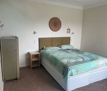 Beautifully Furnished 3-Bedroom Family Home - Photo 3